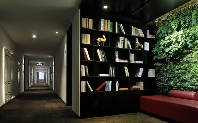 Ease House Hotel