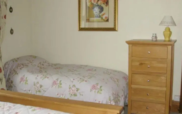 Shenstone Holiday Home