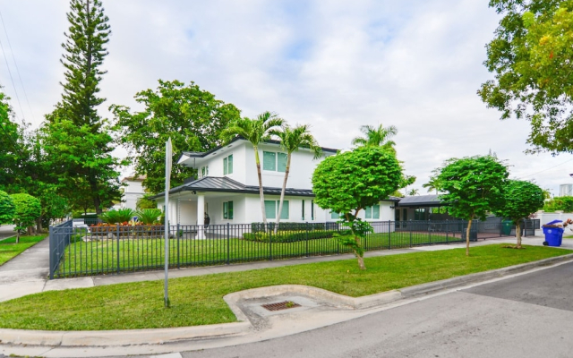 Wonderful 5BR House At Brickell Miami