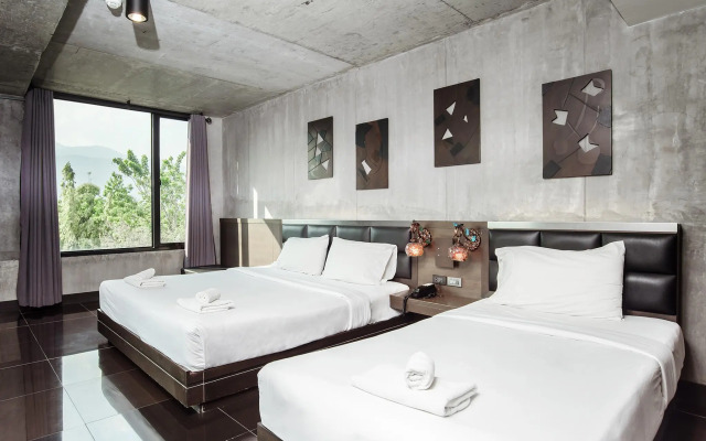 B2 Black Business & Budget Hotel