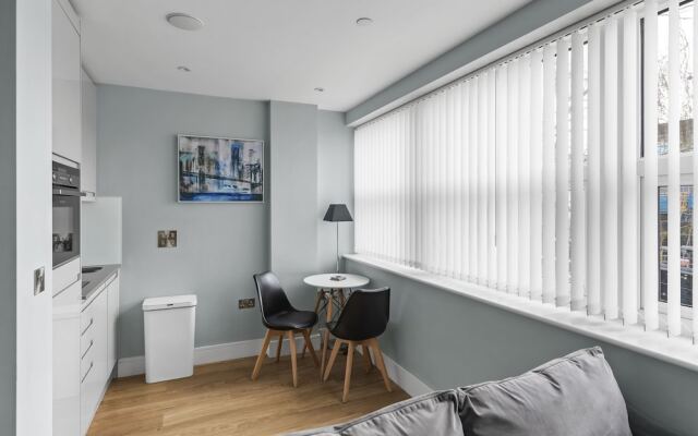 Luxurious ONE Bedroom Apartment IN Bond Street