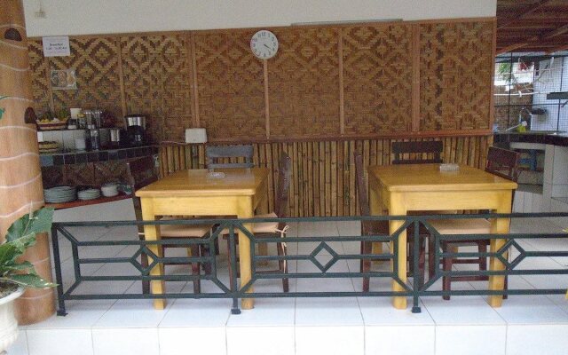 Parrot Resort Moalboal