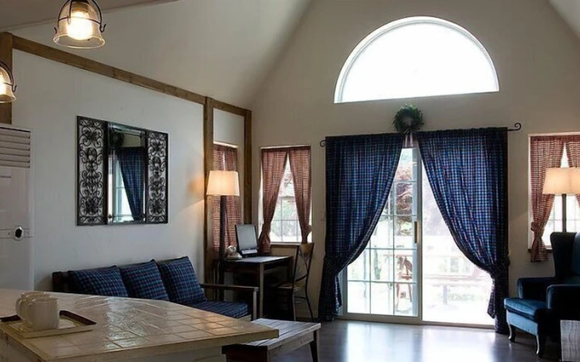 Little Provence Pension