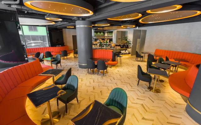 Q21 Hotel