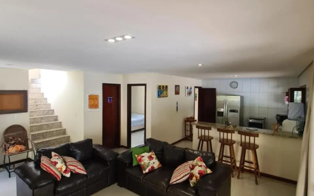 Casa 4/4 agradável com piscina e churrasqueira