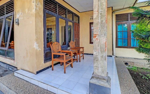 SPOT ON 92028 Hotel Surya Near Pelabuhan Gilimanuk