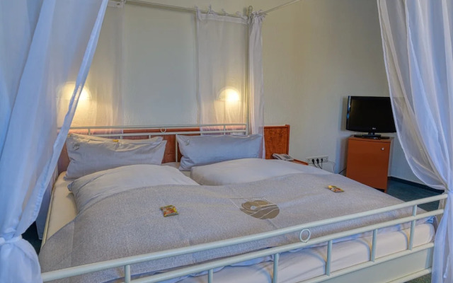 HOTEL alter Landsitz