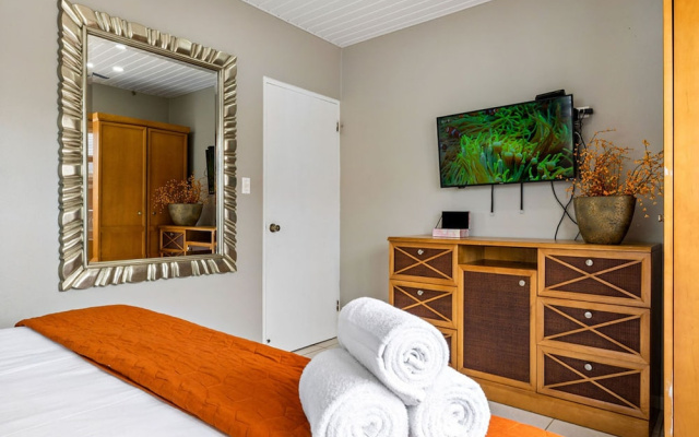 2br2ba Home w Private Pool Close 2 Beach BBQ