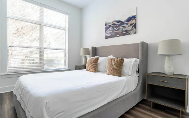 Landing Weston Lakeside Apartments