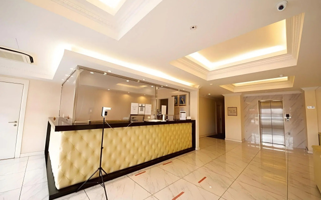 Ritzton Hotel