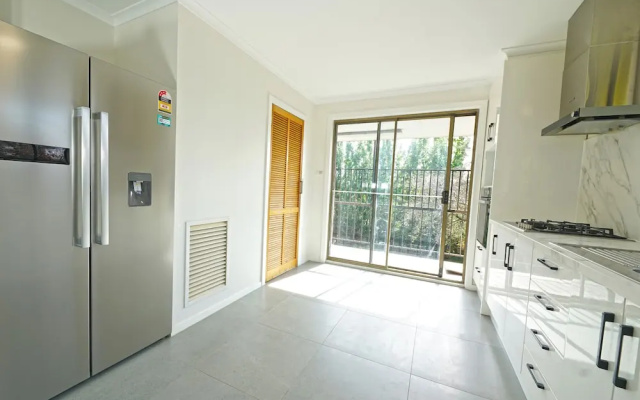 Maroondah 3BR Brick House