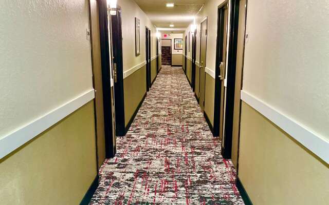 Econo Lodge Cartersville-Emerson Lake Point