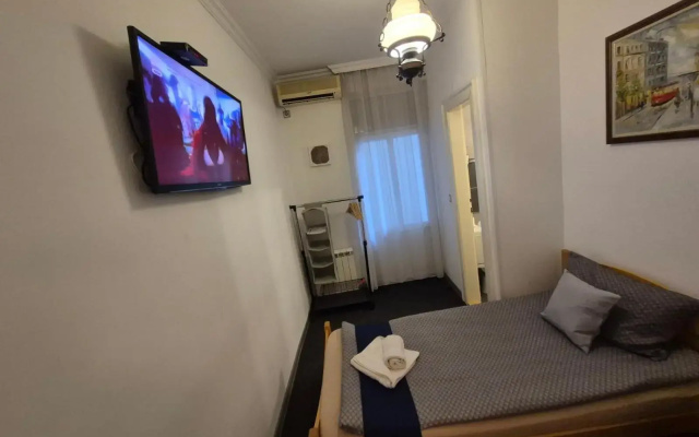 Authentic Belgrade Centre Hostel - Renovated Dec 2022