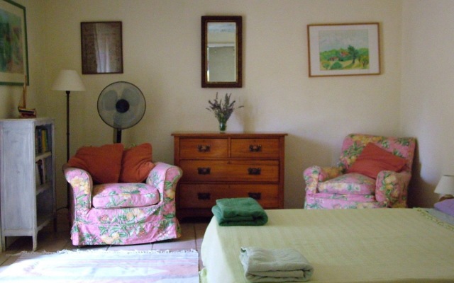 Beautiful Rustic Farmhouse Apartment With Pool