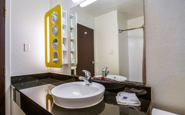 Motel 6 Houston North - Spring