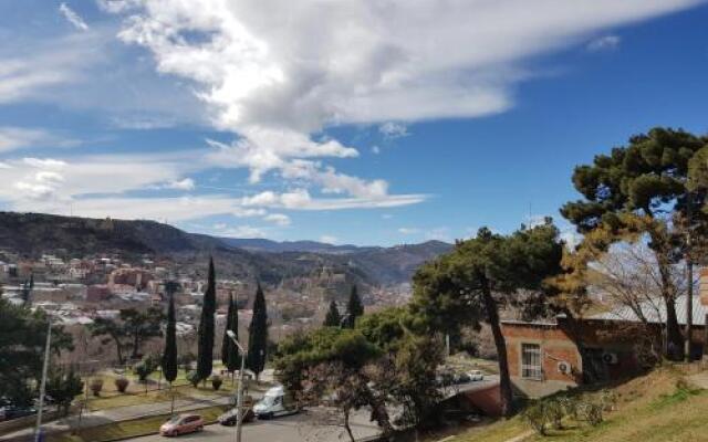 Spacious 76 qm Apartment Near City Center