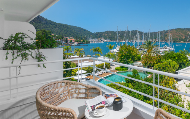 Yacht Classic Hotel - Boutique Class