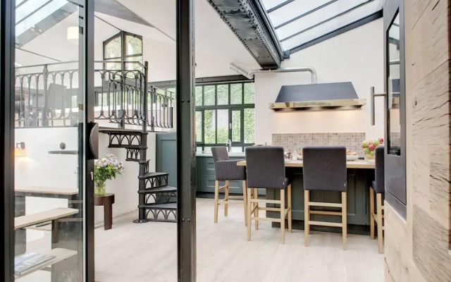 Paris Green House Residence