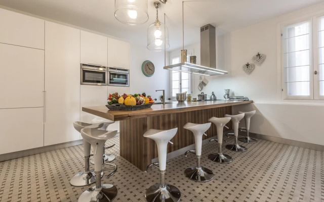 Palazzina Canal - Experience and Enjoy 5 Elegant Bedrooms