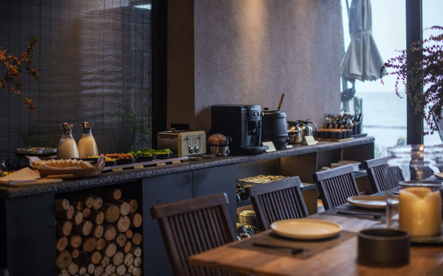 Yakamoz Resort by Er-Hai