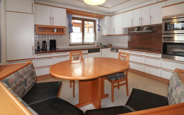 Beautiful Caravan in Gosau With 6 Bedrooms and Wifi