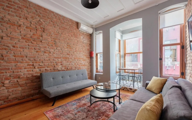 Rustic Stone Flat 5 min to Taksim Square