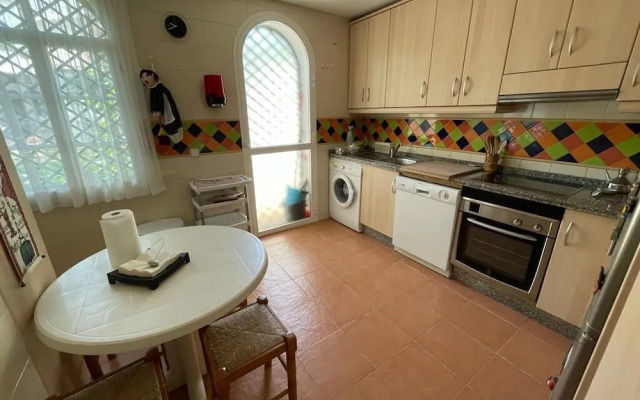 Spacious House w/ Private Pool Next to Golf Club