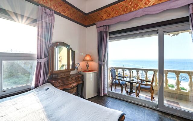 Gangneung Pension Sea and - Pet Friendly