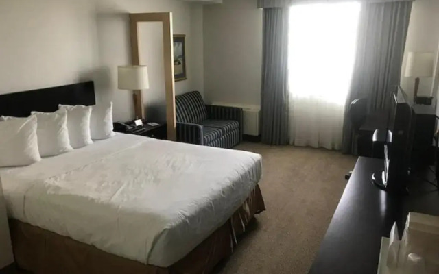 Quality Hotel & Suites Montreal East