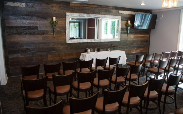 Peaks of Otter Lodge