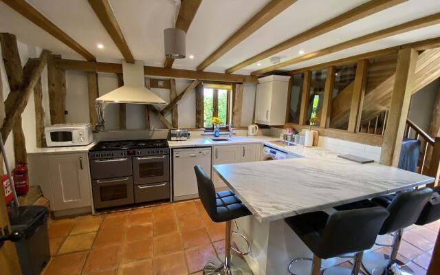 Brundish, Suffolk Large 4-bed Barn Stunning!