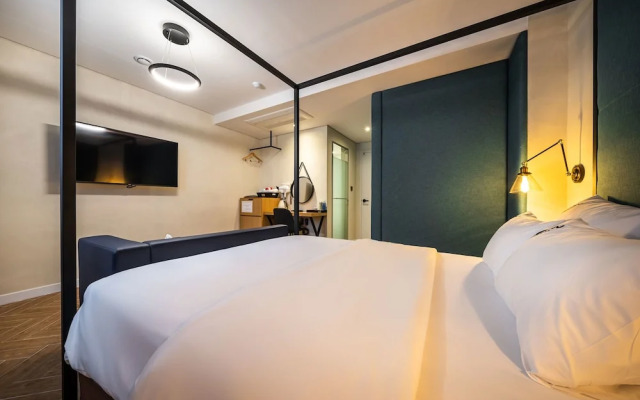 Hotel Moon