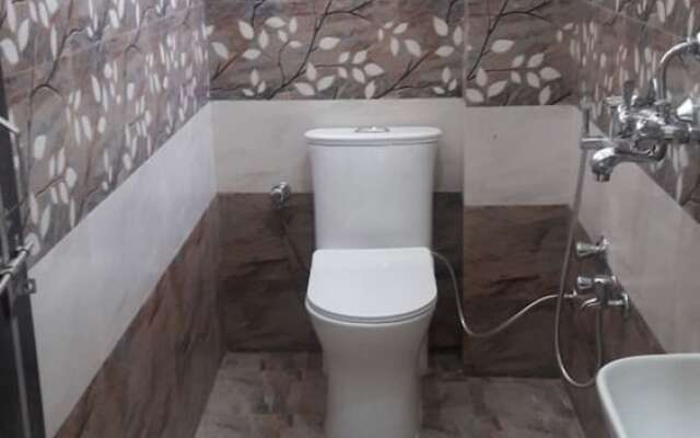 Royal Zayka Hotel & Restaurant