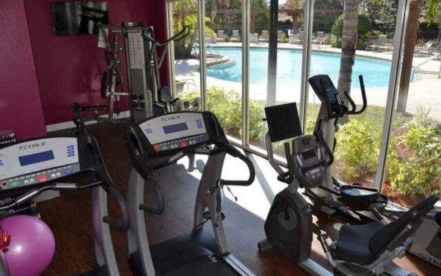 4 Bedrooms S / Lucaya Village Townhouse