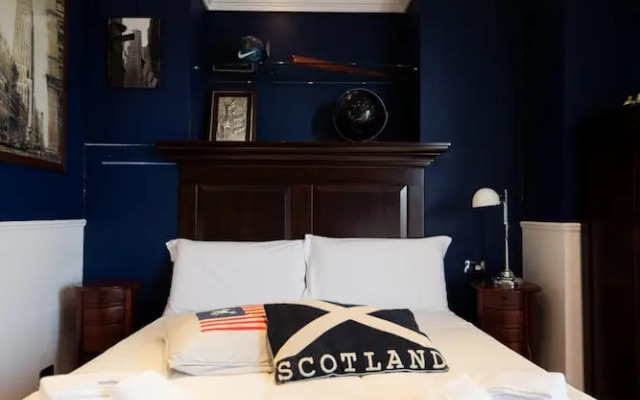Navy Apartment by Wonderful Italy