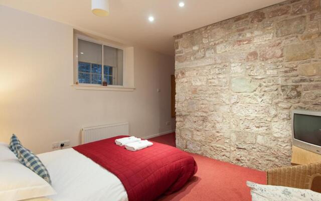 Edmonstone Suite Old Town