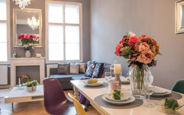 Cosmopolitan Central Prague Apartment