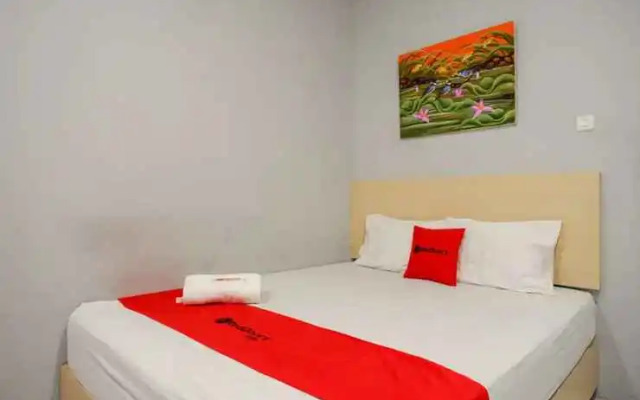 RedDoorz Plus @ Hawai Inn Near Mall of Panakukang