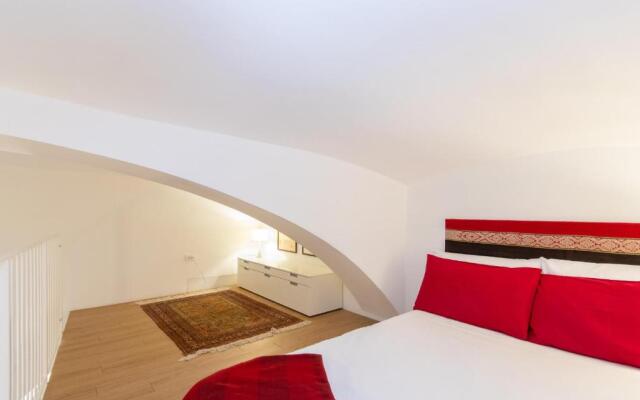 Charming Studio Near Piazza Castello by Wonderful Italy