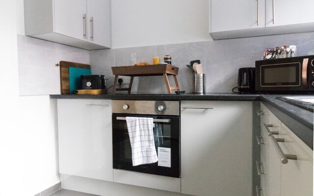 Ideal Home Away in Bury