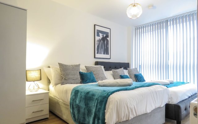 Tudors eSuites Birmingham Canalside with Gated Parking