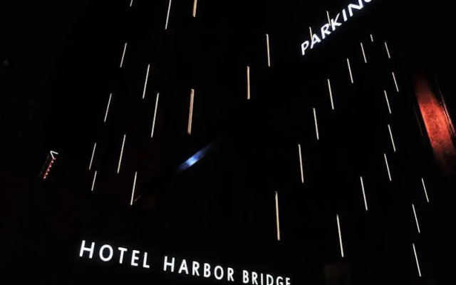 Harbor Bridge Hotel
