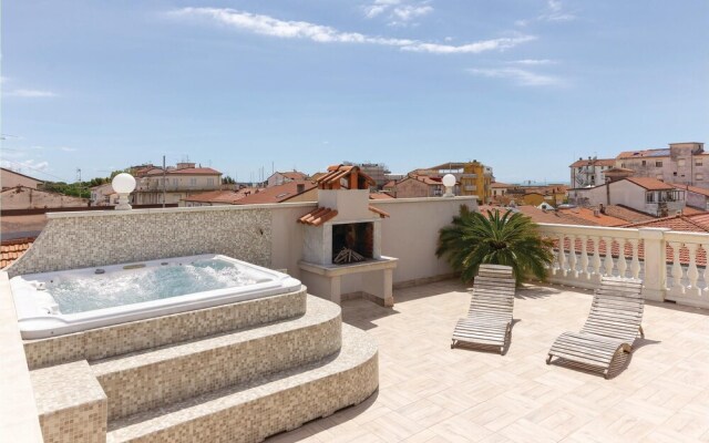 Beautiful Apartment in Viareggio With 3 Bedrooms, Jacuzzi and Sauna
