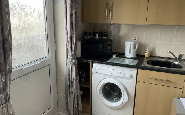 1st Floor Hillview 2 Bedroomed Central Location