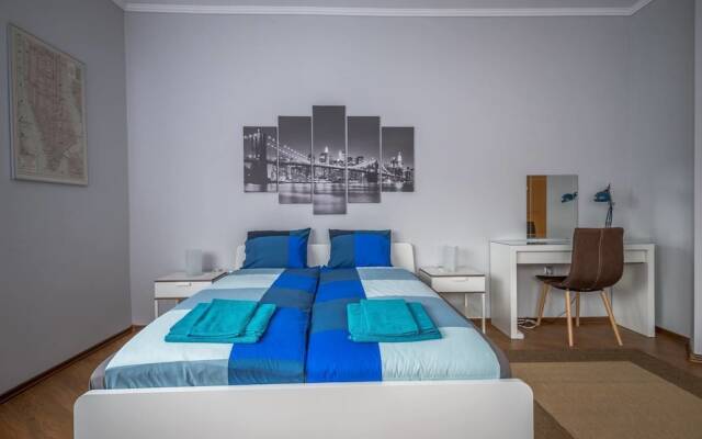 FM Luxury 2-BDR Apartment - 5th Avenue