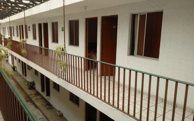 Hotel El 2000