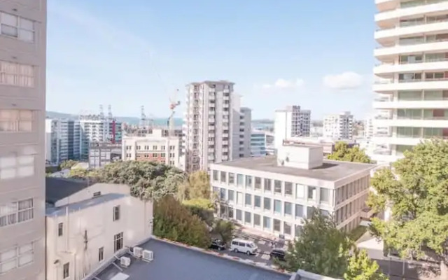 Modern 1 Bedroom Central Apartment With Stunning Views