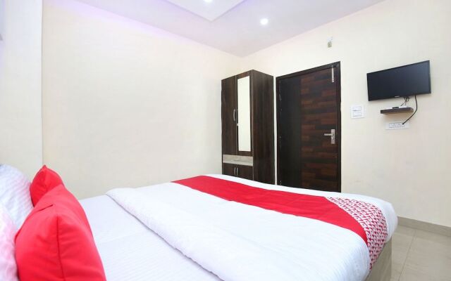 OYO 22332 Hotel Zs