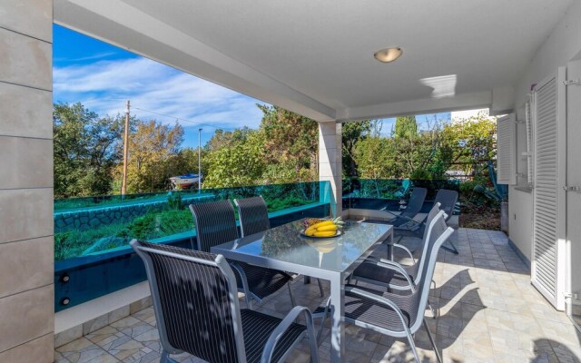 Amazing Apartment in Dramalj With 2 Bedrooms and Wifi