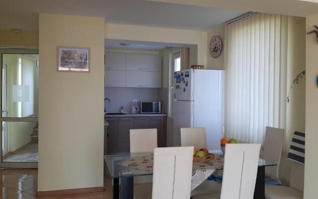 Villa Byala Grape House